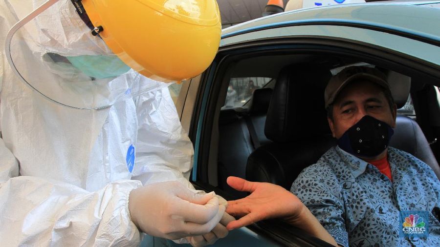 Kementerian Perhubungan Menggelar Rapid Test Drive Thru. (CNBC Indonesia/Tri Susilo)