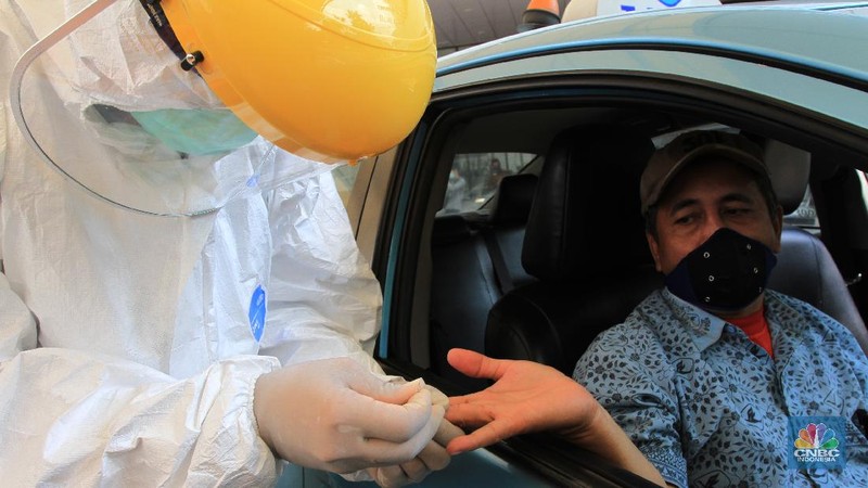 Kementerian Perhubungan Menggelar Rapid Test Drive Thru. (CNBC Indonesia/Tri Susilo)