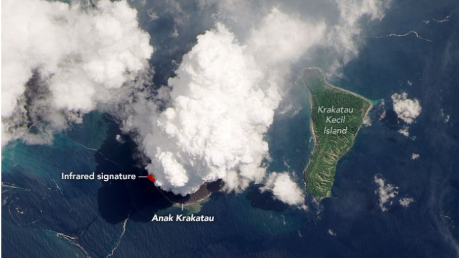 Anak Gunung Krakatau (13/4/2020). (Foto: Lauren Dauphin/NASA Earth Observatory/USGS)