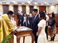 Menikah Kala Corona: Dandan Sendiri, Tak Ada Tamu, Kerja Lagi