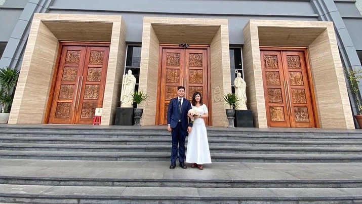 Pernikahan Johana Kusnadi dan Roland Deselly (Screenshot instagram @johanakusnadi) Pernikahan Johana Kusnadi dan Roland Deselly (Screenshot instagram @johanakusnadi)