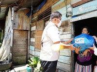 Sambut Ramadan, PLN Sumbar Bagikan 5.555 Paket Sembako