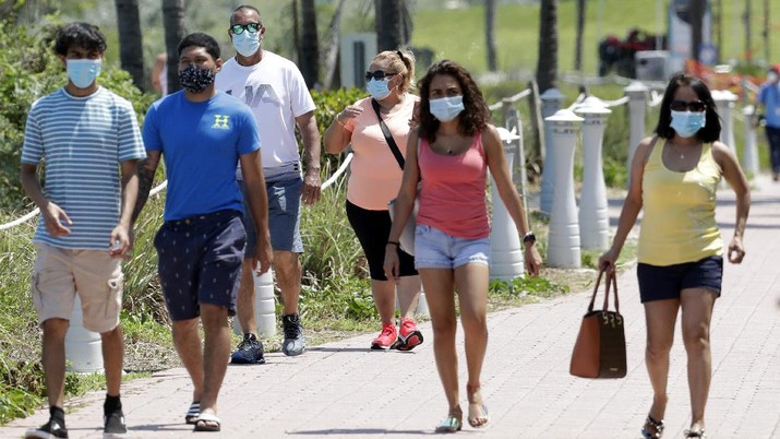 Ditengah Pandemi Covid-19, Warga AS Serbu Pantai di Florida. (AP/Wilfredo Lee) Ditengah Pandemi Covid-19, Warga AS Serbu Pantai di Florida. (AP/Wilfredo Lee)
