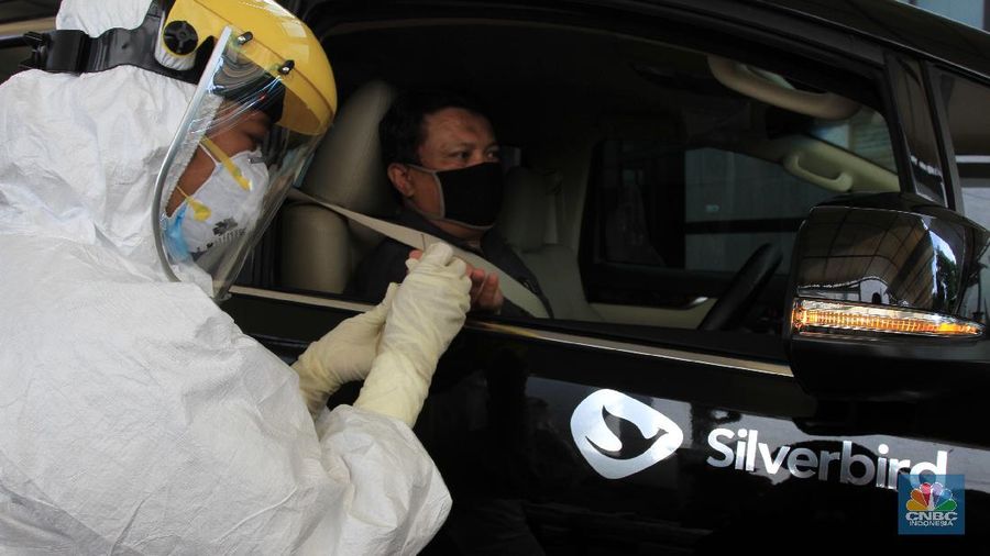 Kementerian Perhubungan Menggelar Rapid Test Drive Thru. (CNBC Indonesia/Tri Susilo)