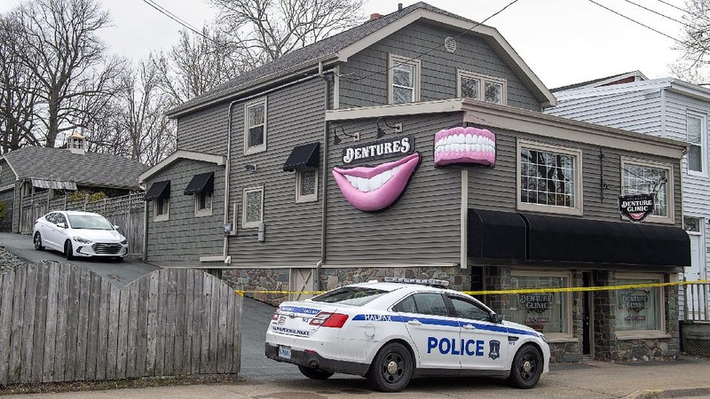 Royal Canadian Mounted Police officers surround a suspect at a gas station in Enfield, Nova Scotia, Sunday April 19, 2020. Canadian police say multiple people are dead plus the suspect after a shooting rampage across the province of Nova Scotia. It was the deadliest shooting in Canada in 30 years. (Tim Krochak/The Canadian Press via AP)