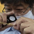 Heboh Emas Naik, Warga Berbondong-bondong Jual Perhiasan