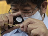 Sepekan Meroket Rp 24.000, ke Mana Arah Harga Emas Antam?