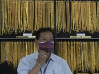 Semua Komoditas Drop, Hanya Satu yang Cuan: Emas!
