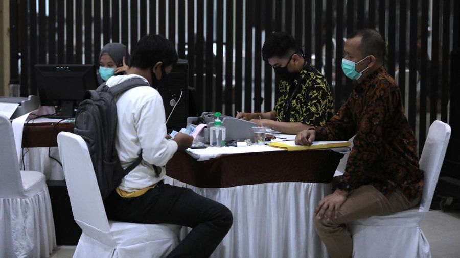 Pelayanan Pegadaian ditengah Pandemi Covid-19. (CNBC Indonesia/Muhammad Sabki)