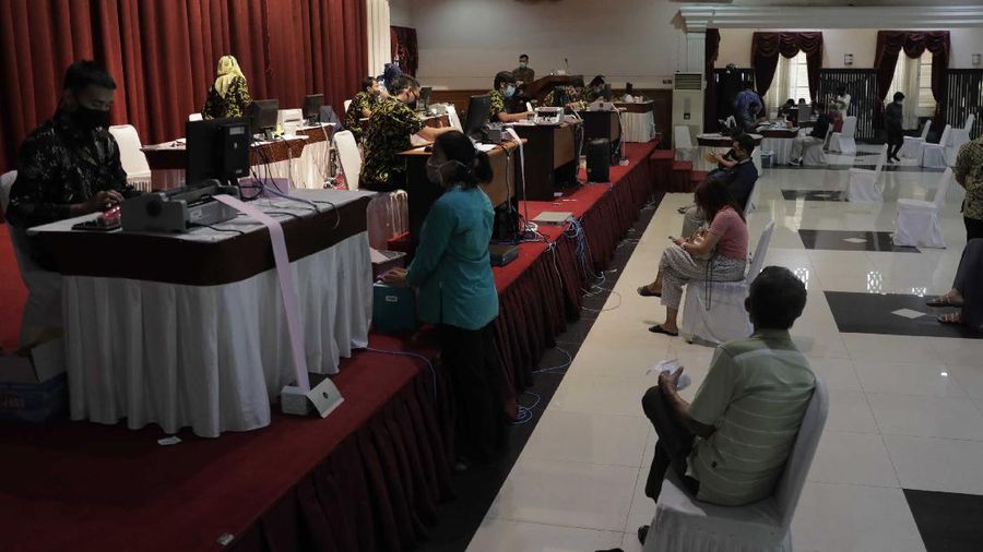 Pelayanan Pegadaian ditengah Pandemi Covid-19. (CNBC Indonesia/Muhammad Sabki)