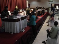 Penghasilan Berkurang, Nasabah Ramai-ramai 'Serbu' Pegadaian
