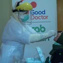 Grab & Good Doctor Perbanyak Tes COVID-19 di 9 Kota
