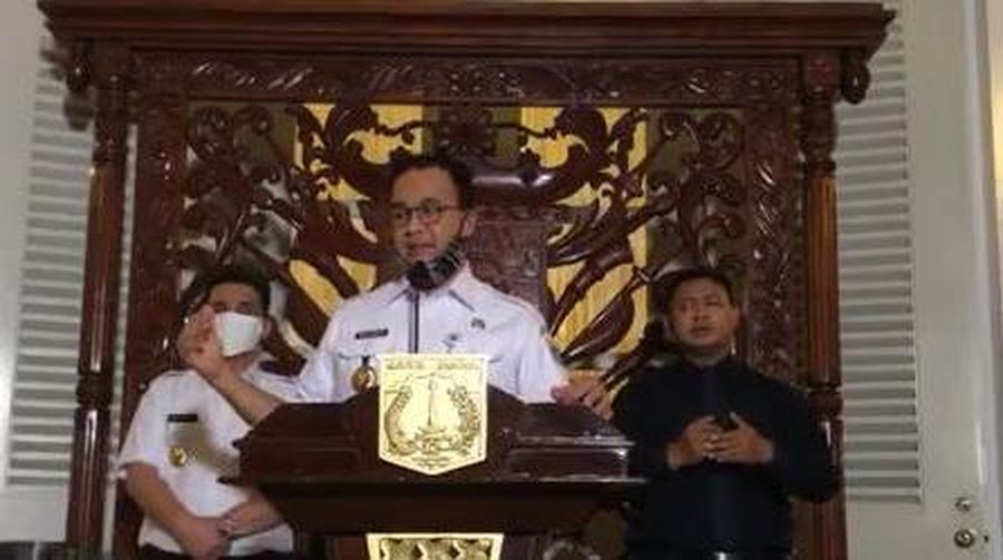 Gubernur DKI Jakarta Anies Baswedan memberikan keterangan pers mengenai perpanjangan PSBB di Pendopo Balai Kota, Jakarta, Rabu (22/4). (Pemprov DKI)