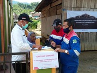 Pertamina Beri Bantuan Sembako Untuk Masyarakat Lumut Balai