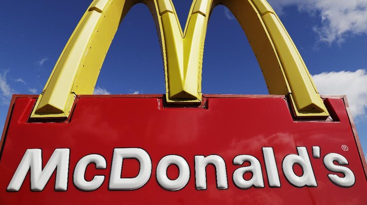 A McDonald's sign is displayed outside the fast food restaurant in Wheeling, Ill., Thursday, April 9, 2020. McDonald's executives took pay cuts as the coronavirus pandemic caused March sales to plunge. (AP Photo/Nam Y. Huh)