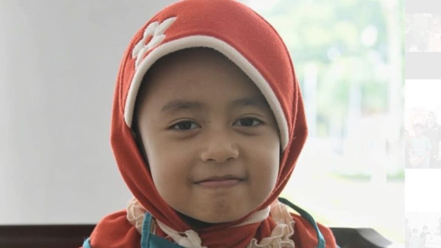 Adinda Azriliya Aliya Nabila, anak SD usia 7 tahun dari Ngamprah Kabupaten Bandung Barat, menyumbangkan seluruh tabungannya untuk para dokter yang berjuang melawan covid-19. (Instagram Ridwan Kamil)