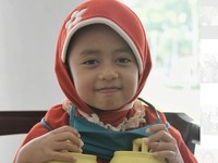 Bongkar Celengan, Anak SD Jadi Tangan di Atas Perangi Corona