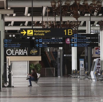 Penerbangan Komersial Disetop, Intip Suasana Bandara Soetta
