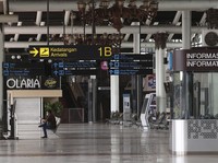 Penerbangan Komersial Disetop, Intip Suasana Bandara Soetta