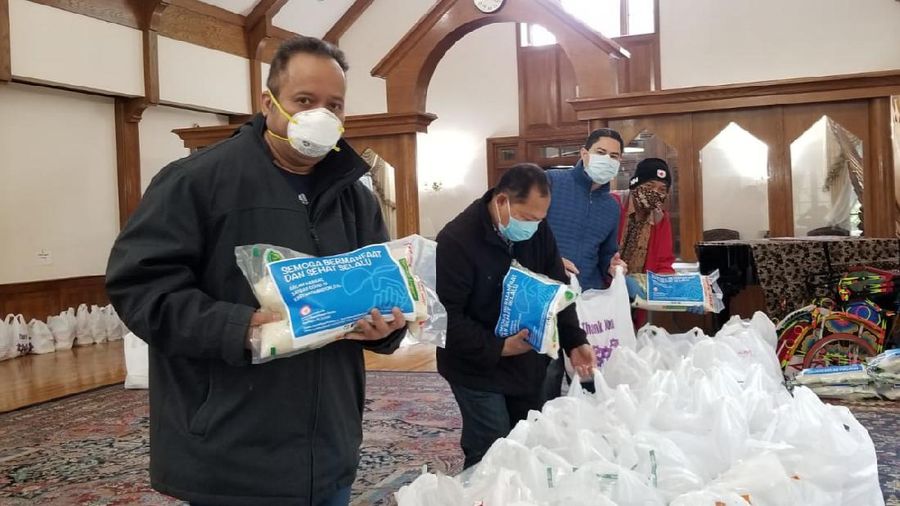 Bersama Hadapi Pandemi COVID-19, KBRI Washington, D.C. Bantu WNI di AS dengan Paket Sembako Sehat. (Ist)