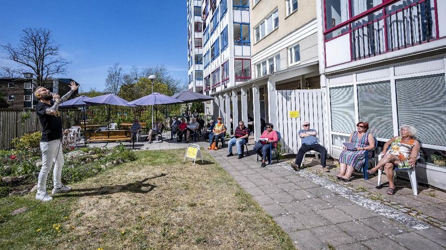Swedia Tanpa Lockdown, Warga Hidup Normal di Tengah Pandemi. AP/Adam Ihse