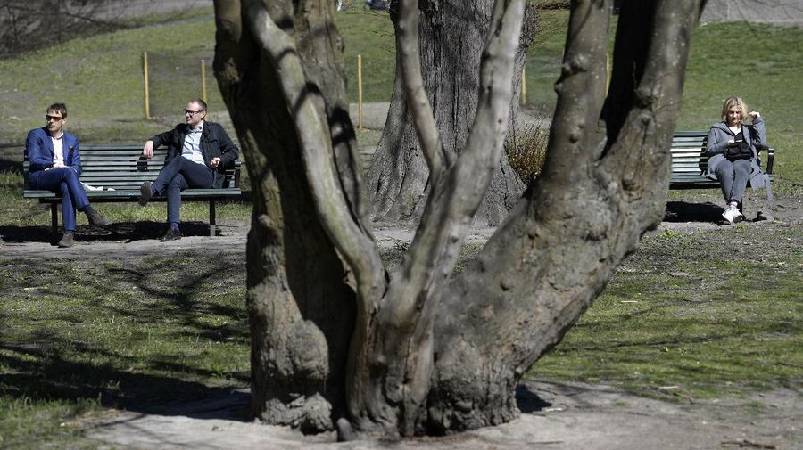 Swedia Tanpa Lockdown, Warga Hidup Normal di Tengah Pandemi. AP/Adam Ihse