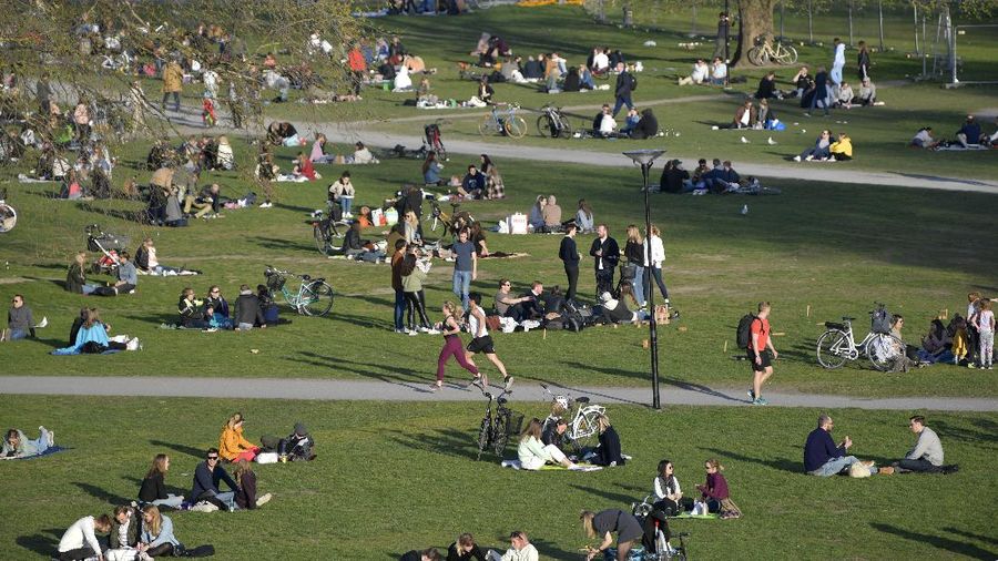 Swedia Tanpa Lockdown, Warga Hidup Normal di Tengah Pandemi. AP/Adam Ihse