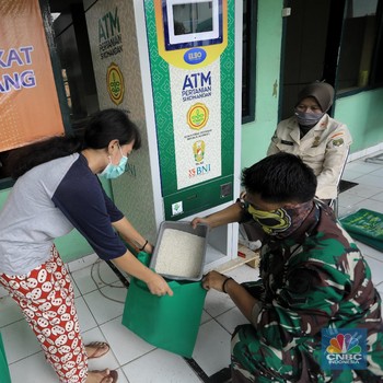 Intip Penampakan ATM Beras Gratis Buat Warga Miskin Tangerang