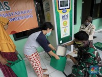 Mau Beras Gratis? Silakan Datang ke 10 ATM ini