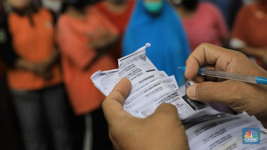 ATM Beras Gratis Untuk Warga Tedampak Covid-19. (CNBC Indonesia/Andrean Kristianto)