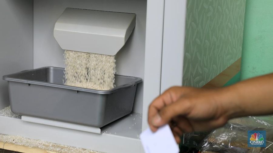 ATM Beras Gratis Untuk Warga Tedampak Covid-19. (CNBC Indonesia/Andrean Kristianto)