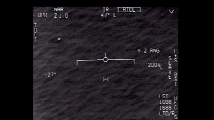 Departemen Pertahanan Amerika Serikat (AS) atau Pentagon resmi merilis tiga video singkat yang disebut menunjukkan 'fenomena di udara tak teridentifikasi' atau biasa juga disebut objek terbang tak teridentifikasi (UFO). (Dok. Department of Defense)
