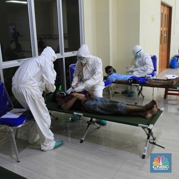 Melihat Tunawisma yang Ditampung Anies di GOR Tanah Abang
