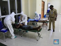 Melihat Tunawisma yang Ditampung Anies di GOR Tanah Abang