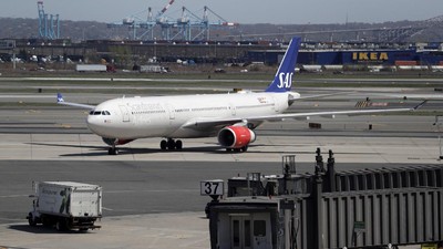 A SAS jet taxis at Newark Liberty International Airport, Wednesday, May 2, 2018, in Newark, N.J. (AP Photo/Julio Cortez)