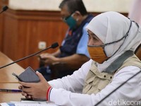 Kasus Melonjak, Khofifah Pede Puncak Covid-19 Jatim di Mei