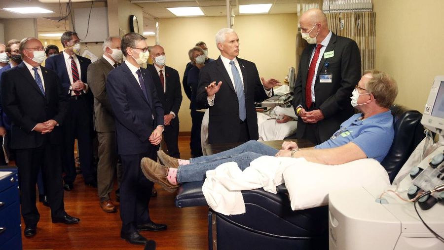 Vice President Mike Pence visits the molecular testing lab at Mayo Clinic Tuesday, April 28, 2020, in Rochester, Minn., where he toured the facilities supporting COVID-19 research and treatment. Pence chose not to wear a face mask while touring the Mayo Clinic in Minnesota. It's an apparent violation of the world-renowned medical center's policy requiring them. (AP Photo/Jim Mone)