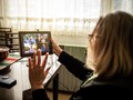 Cara Hemat Baterai Ponsel Kala Silaturahmi Online