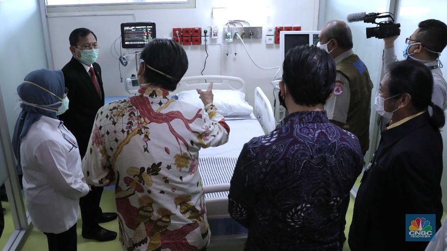 Penyerahan Perlengkapan Medis ICU dan HCU Gedung Kiara, RSUPN DR.Cipto Mangunkusumo Untuk Penanggulangan Covid-19. (CNBC Indonesia/Muhammad Sabki)