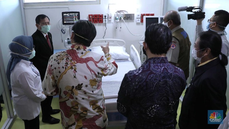 Penyerahan Perlengkapan Medis ICU dan HCU Gedung Kiara, RSUPN DR.Cipto Mangunkusumo Untuk Penanggulangan Covid-19. (CNBC Indonesia/Muhammad Sabki)