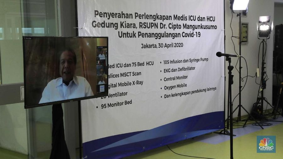 Penyerahan Perlengkapan Medis ICU dan HCU Gedung Kiara, RSUPN DR.Cipto Mangunkusumo Untuk Penanggulangan Covid-19. (CNBC Indonesia/Muhammad Sabki)