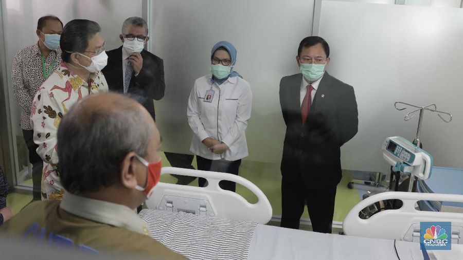 Penyerahan Perlengkapan Medis ICU dan HCU Gedung Kiara, RSUPN DR.Cipto Mangunkusumo Untuk Penanggulangan Covid-19. (CNBC Indonesia/Muhammad Sabki)