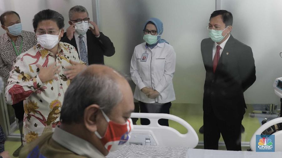 Penyerahan Perlengkapan Medis ICU dan HCU Gedung Kiara, RSUPN DR.Cipto Mangunkusumo Untuk Penanggulangan Covid-19. (CNBC Indonesia/Muhammad Sabki)