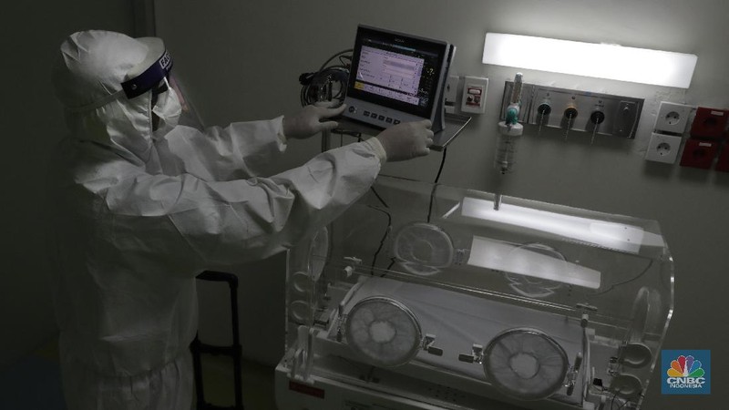Perlengkapan medis ICU dan HCU untuk penanggulangan Covid-19 di RSUPN Dr. Cipto Mangunkusumo, Jakarta. (CNBC Indonesia/Muhammad Sabki)