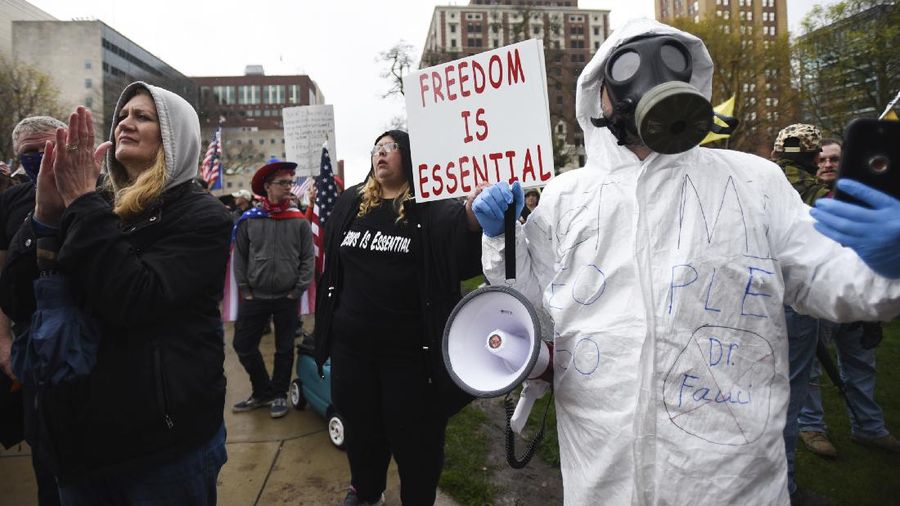 Aksi Anti-lockdown di AS, Demonstran Bawa Senapan. AP/Matthew Dae Smith
