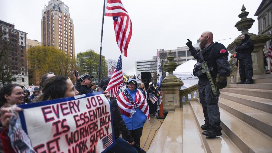 Aksi Anti-lockdown di AS, Demonstran Bawa Senapan. AP/Matthew Dae Smith