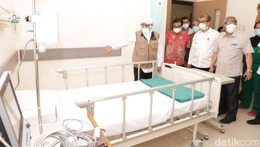 Gubernur Khofifah pantau kesiapan bed RSKI (Foto: Hilda Meilisa Rinanda/detikcom)