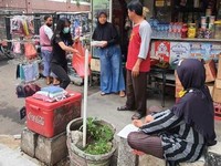 Libatkan Warteg, CT Corp Bagi Ribuan Nasi Boks Selama Ramadan