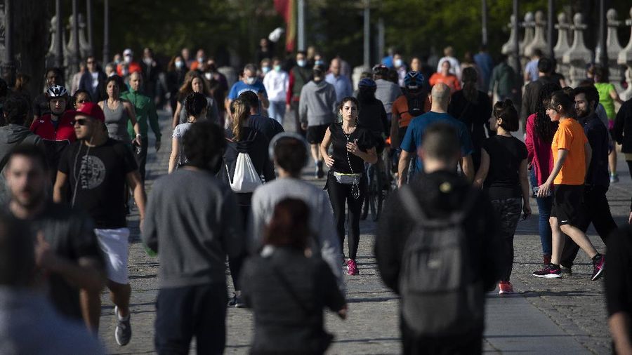 People exercise on a seafront promenade in Barcelona, Spain, Sunday, May 3, 2020. Spaniards have filled the streets of the country to do exercise after seven weeks of confinement to their homes to fight the coronavirus pandemic. People ran, walked, or rode bicycles under a brilliant sunny sky in Barcelona on Saturday, where many flocked to the maritime promenade to get as close as possible to the still off-limits beach. (AP Photo/Emilio Morenatti)