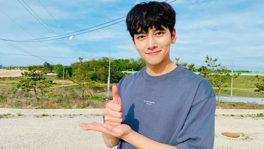 Halo, saya Aktor Ji-wook. Dia terpilih sebagai aktor yang kuat oleh Kang Han dan berpartisipasi dalam estafet yang bermakna.

Bahkan selama hari-hari yang sulit di Corona 19, kami dapat menjalani kehidupan sehari-hari dengan tenang berkat para staf medis yang membantu kami mengatasi krisis lebih daripada orang lain. Terima kasih dan hormat yang tulus.
Saya berharap Anda semua staf medis terbaik setiap hari dengan kegembiraan karena aman, sehat, dan tertawa sejenak.
Kami harap Anda semua memiliki hari yang sehat, dan silakan berpartisipasi dalam Tantangan berkat #####################################################

Berkat perawatan medis, # karena kampanye, pelari berikutnya adalah semua orang yang membaca artikel ini. Tolong jaga agar tetap hangat :)